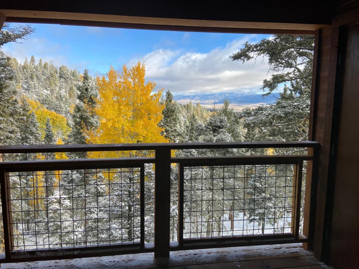 Ridgewalk Treehouse Bed & Breakfast Angel Fire Exterior photo