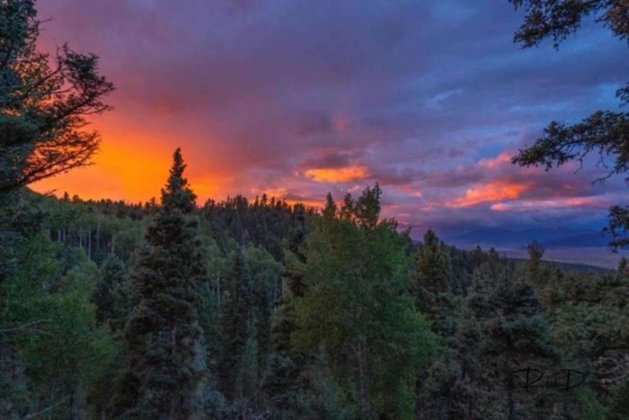 Ridgewalk Treehouse Bed & Breakfast Angel Fire Exterior photo
